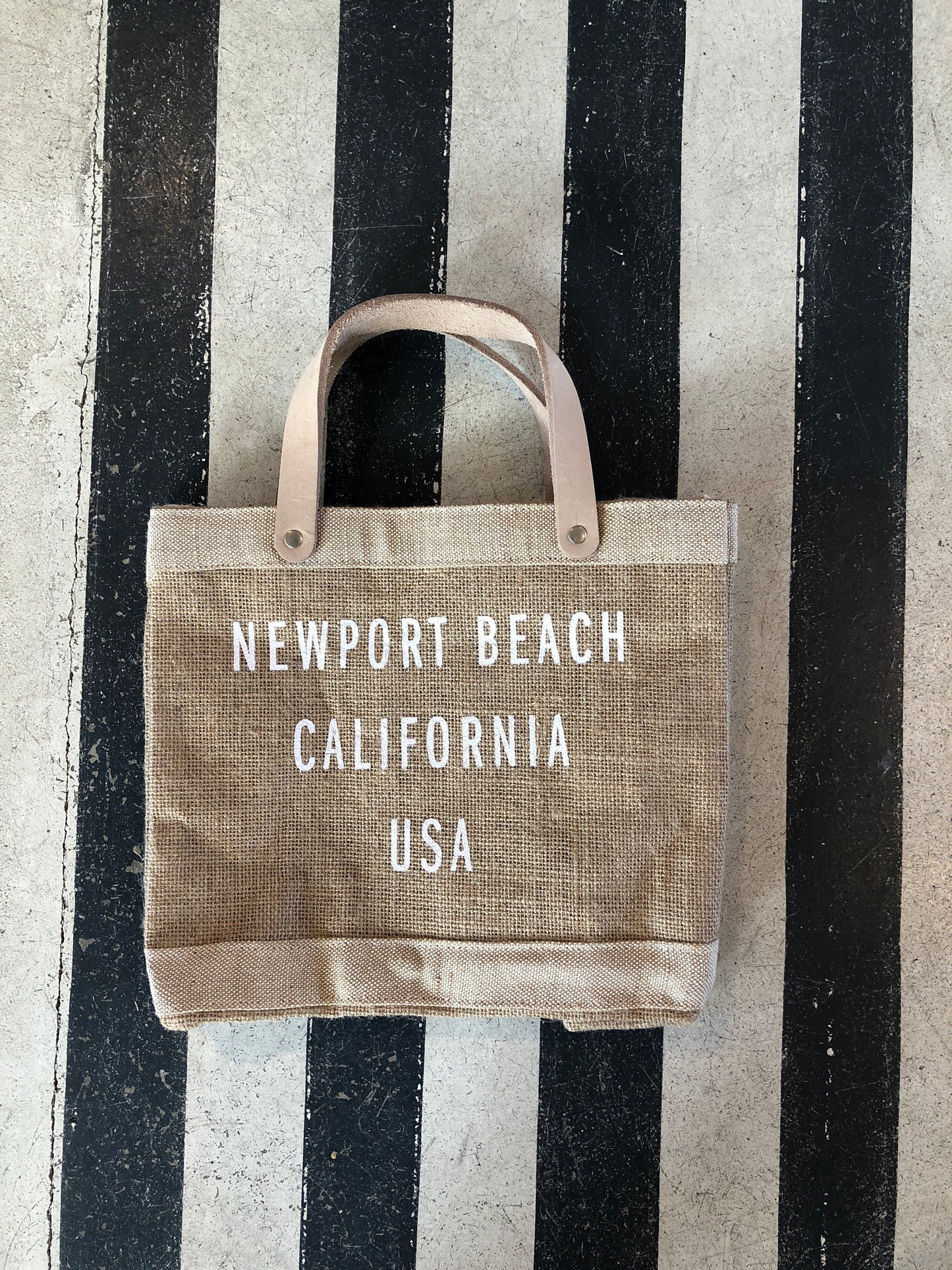 
                  
                    Apolis Newport Beach Lunch Bag - Alchemy Works
                  
                